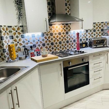 Bagshot Pennyhill Camberley Ascot Luxury 2 Beds 1 Bath Sleeps 4 Pets Ok Permit Parking Leilighet Eksteriør bilde