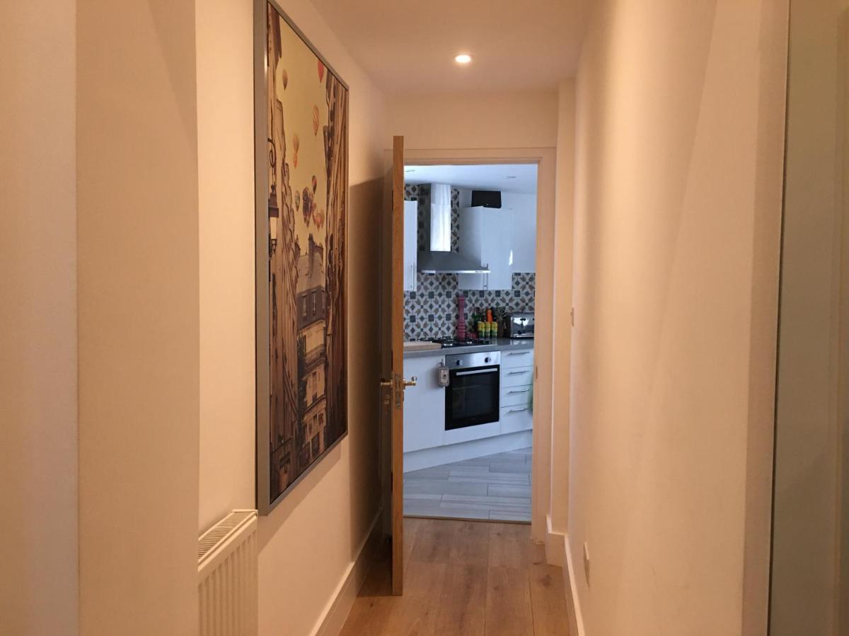 Bagshot Pennyhill Camberley Ascot Luxury 2 Beds 1 Bath Sleeps 4 Pets Ok Permit Parking Leilighet Eksteriør bilde